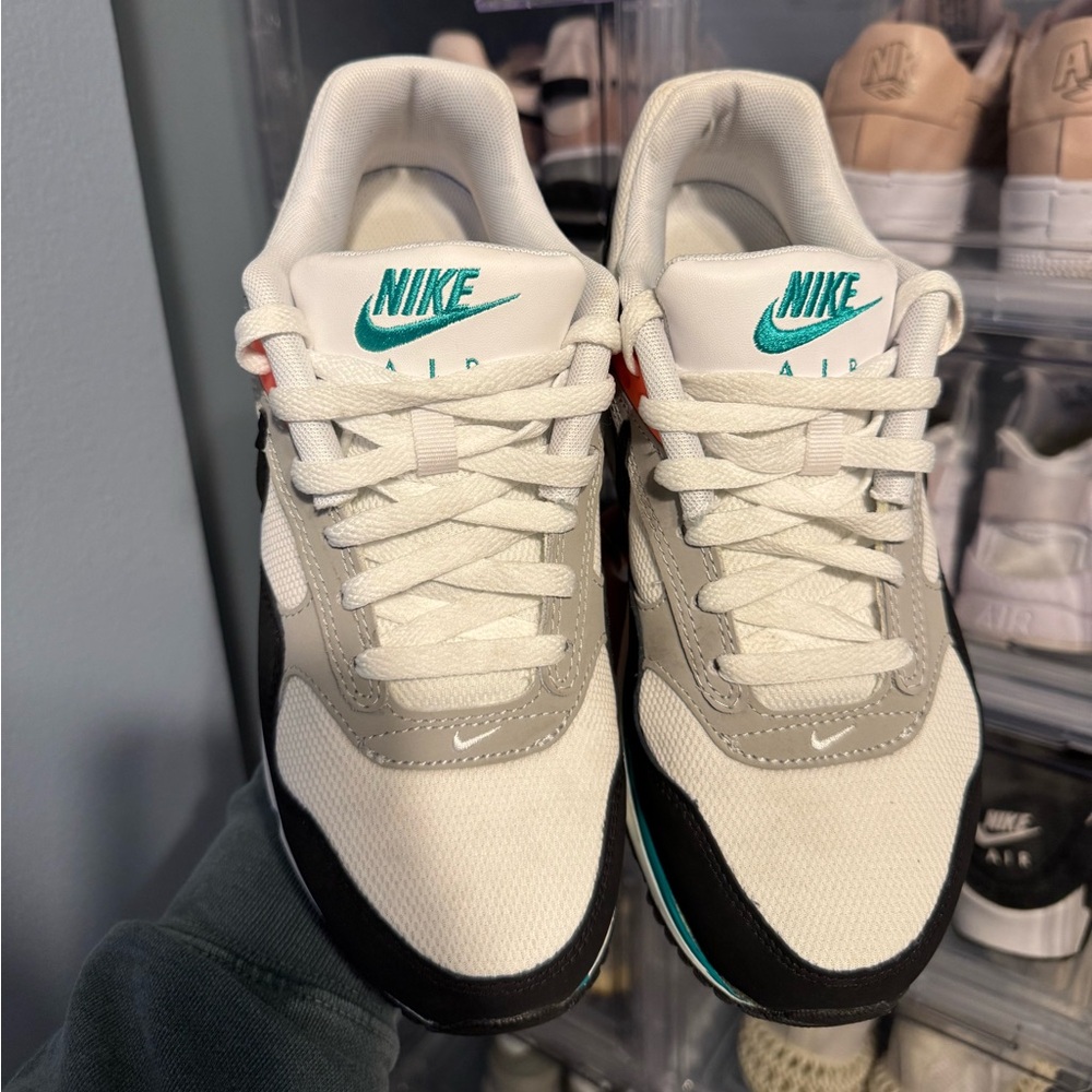 Women’s Nike Air Max size 8 only worn handful of times and box kept